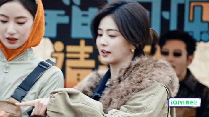 白鹿被鱼吓出表情包白鹿在宇闪被鱼吓到，全程躲闪，每一帧都是表情包。