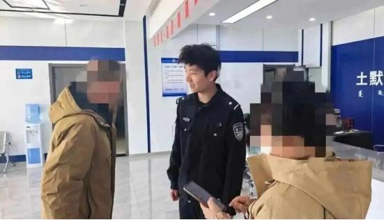 内蒙古一男子彩票中奖，由于太兴奋，竟然将彩票拍照，发在业主群分享，狠狠炫耀了一番