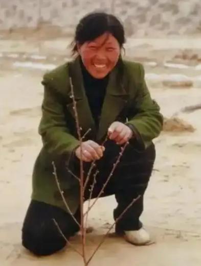 一些人张口闭口是女权，我觉得殷玉珍才是中国女权的真正代表：妇女能顶半边天。殷