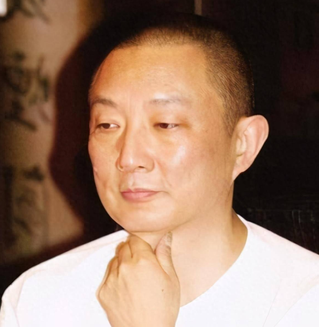 那年张黎为了娶漂亮的宋佳，他心急如焚地回家与妻子刘蓓离婚，然而离婚后，宋佳却说: