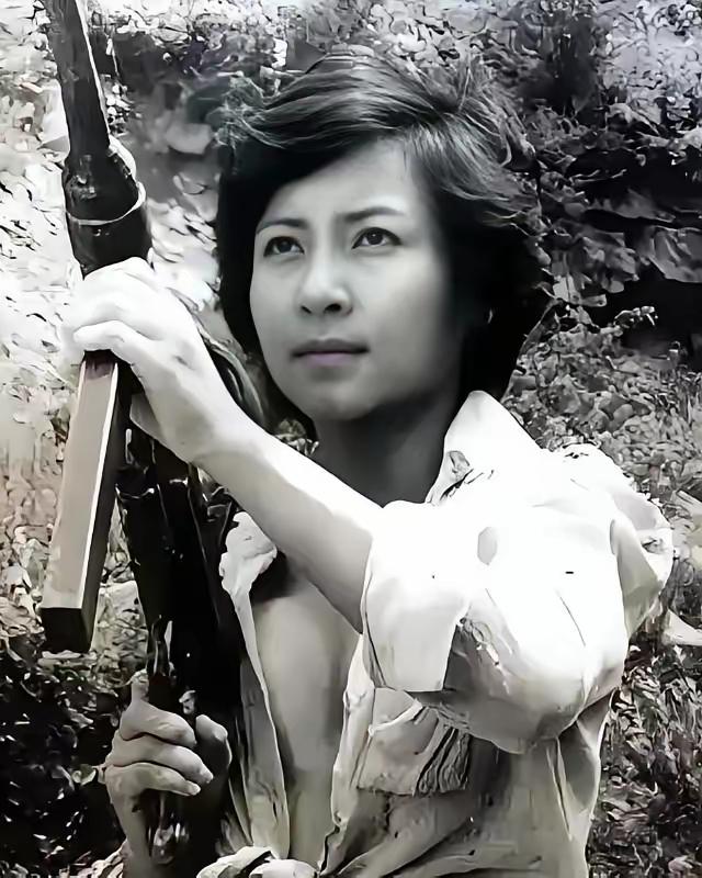 1975年，上百名美军惨死在越南美女特工阮文慧手下，美军悬赏10万未果，谁知4年