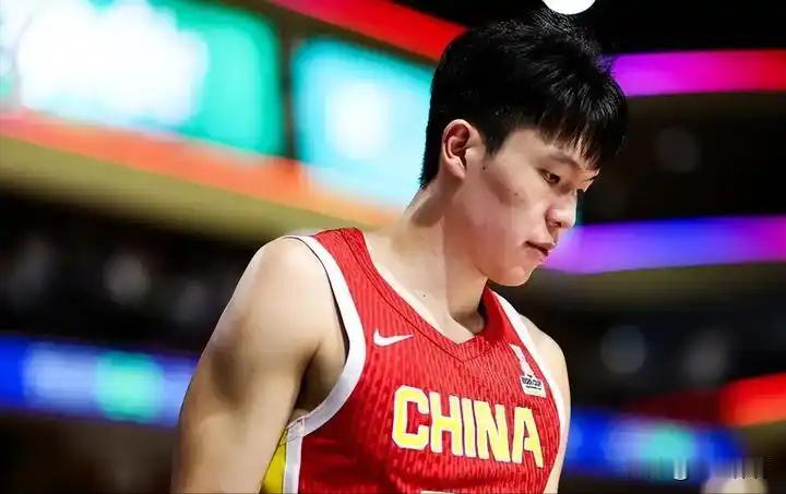 中国男篮想短期内有起色，这5人需尽快归队：1、逻辑：这套5人刚好覆盖现代FI