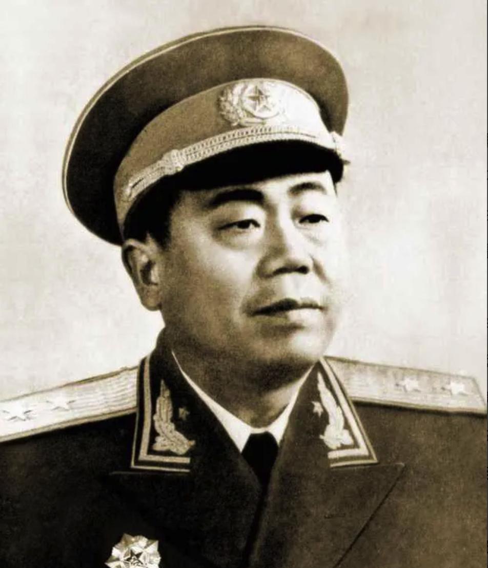 1950年，飞行员伙食标准太高，有个干部有意见，华东空军司令员聂凤智知道后，笑道
