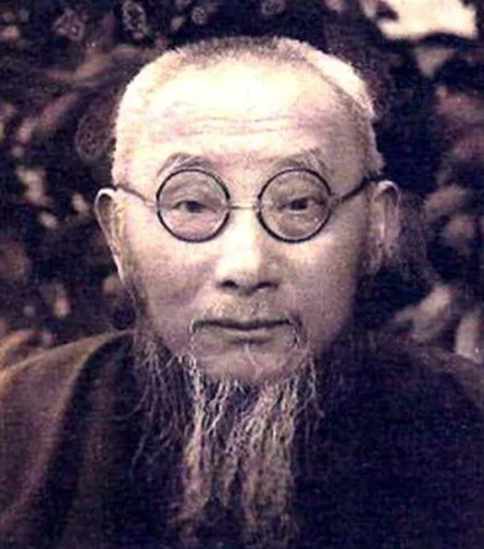 1937年，一个男人设宴招待鬼子，酒足饭饱，鬼子盯着他的妻子和女儿，两眼放光，男