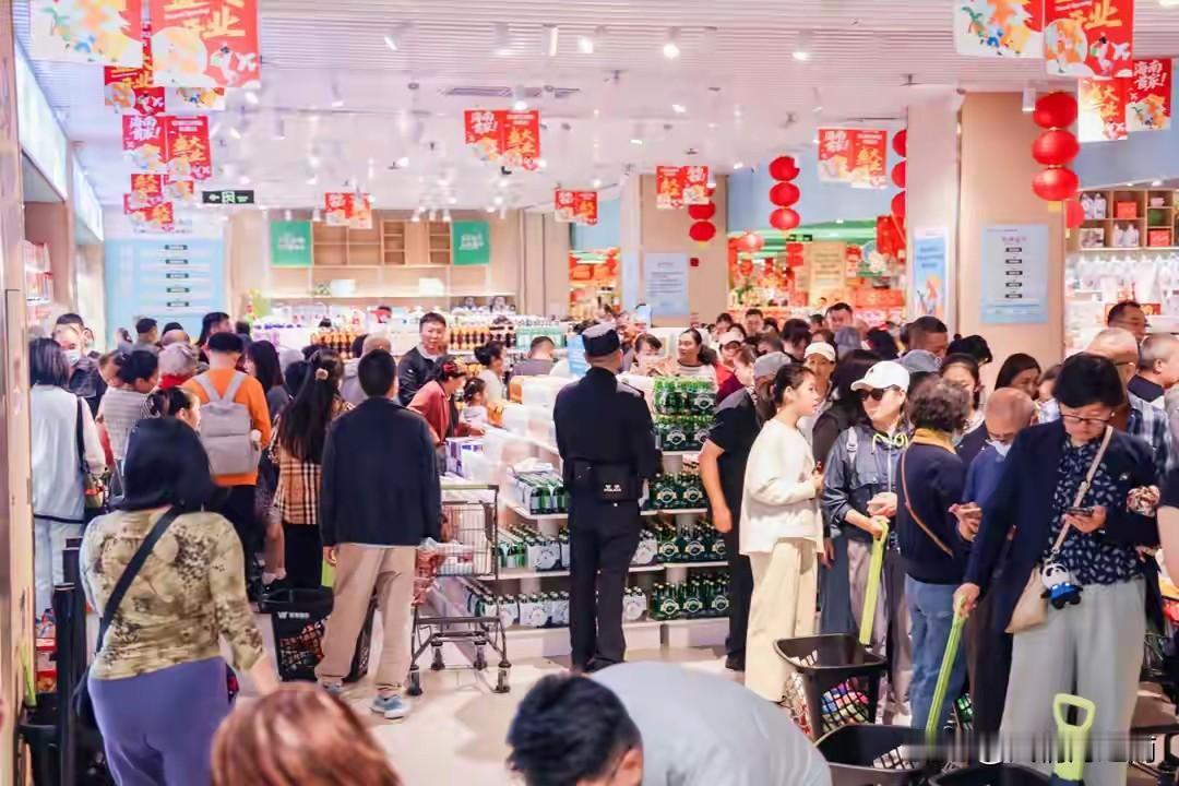 本土的居民终于有了属于岛民自己的免税店！咱海南人再也不用去香港买便宜奶粉了。