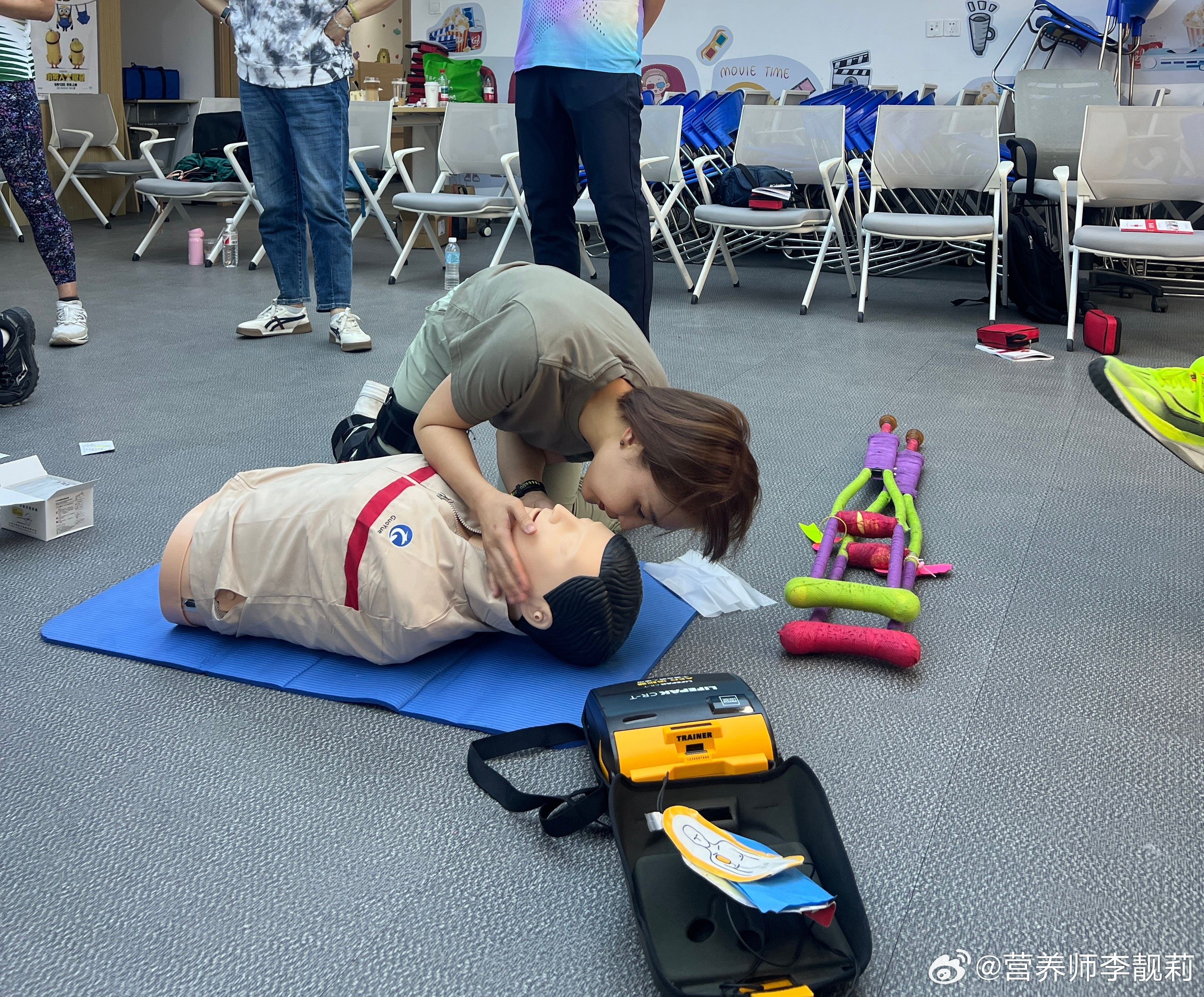 昨天，张雪峰因心源性猝死离世的消息让人惊讶和惋惜。更让人唏嘘的是，他年仅41岁，