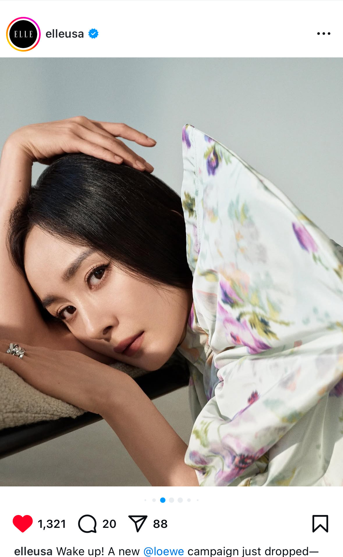 杨幂LOEWE罗意威全球品牌代言人目前有海外杂志elle美版elleusa、新