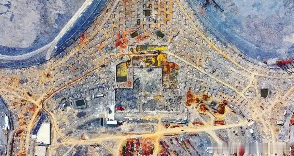 深秋的金州湾畔，一座世界级海上机场正从蓝图加速走向现实。大连金州湾国际机场项目航