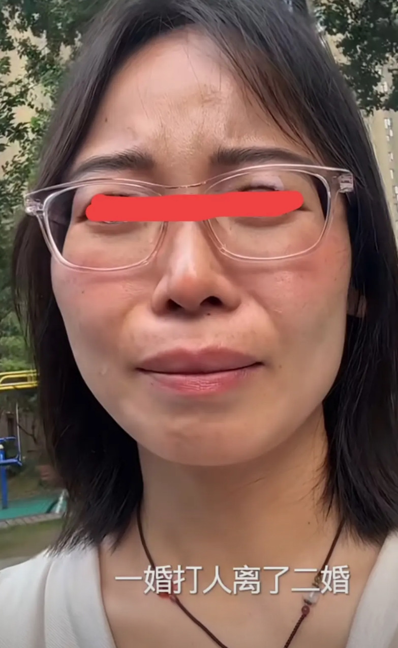这位女士哭诉已经四婚痛哭流涕女士说一婚打人，离了二婚打麻将，离了三婚爱嫖