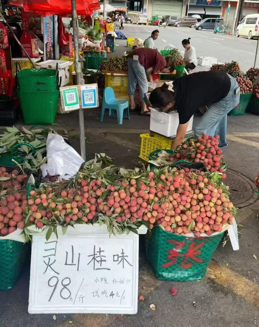 今年荔枝这个价格，我选择吃榴莲！