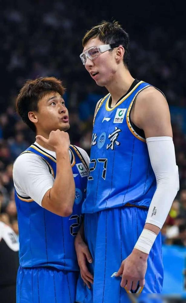 北京队主场105-74大胜广东队，这一战彻底的认清了4名球！这场京粤大战在北