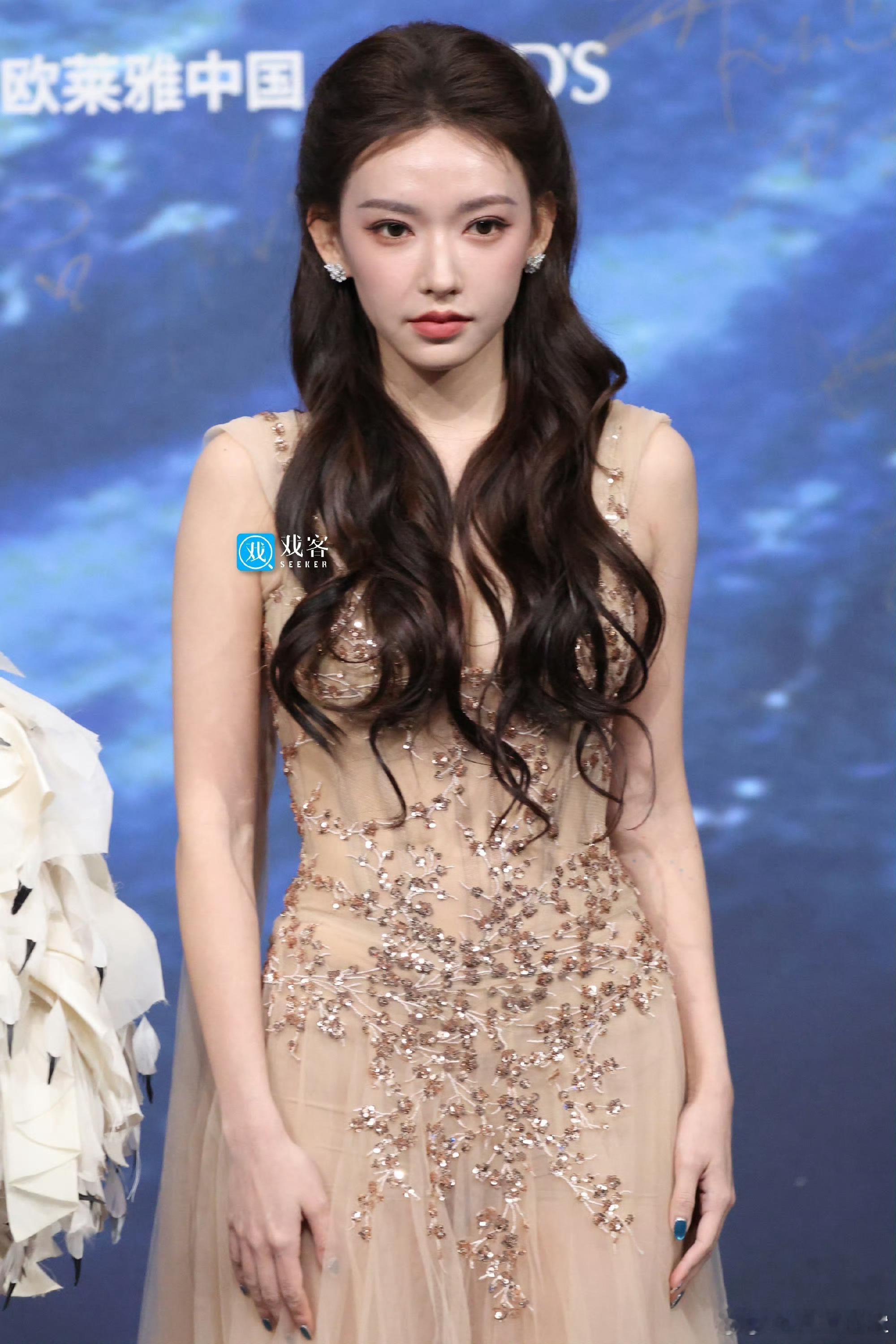 微博之夜女明星红毯生图，还是百花齐放的女明星好看！杨幂、杨紫、白鹿宋祖儿、周也、