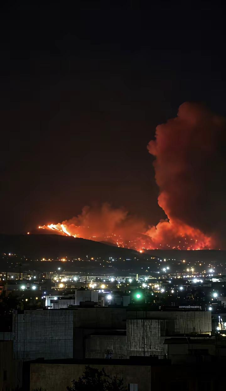 ​真是令人难以置信，在伊拉克北部库尔德武装控制的一山体处突然间发出了巨大地爆炸，