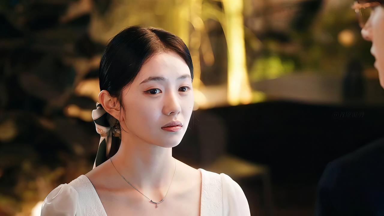 为什么刘浩存随便一张生图，都能把体态拿捏得死死的？难道真只是老天爷赏饭吃？看她一