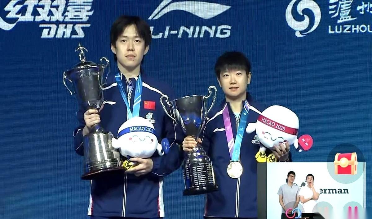 “你拍！”这话一出口，王楚钦手里的奖杯差点没拿稳，他看着孙颖莎那张笑得跟朵花似的