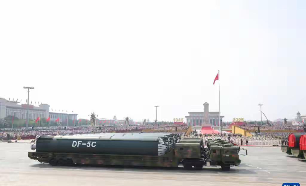 大阅兵解说一句话：让全西方闭嘴9月3日上午阅兵式，当12台导弹运输车载着“东风