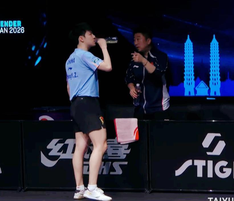 终于看来王曼昱主管教练徐辉了！太原挑战赛，他给黄友政做现场教练，这次太原