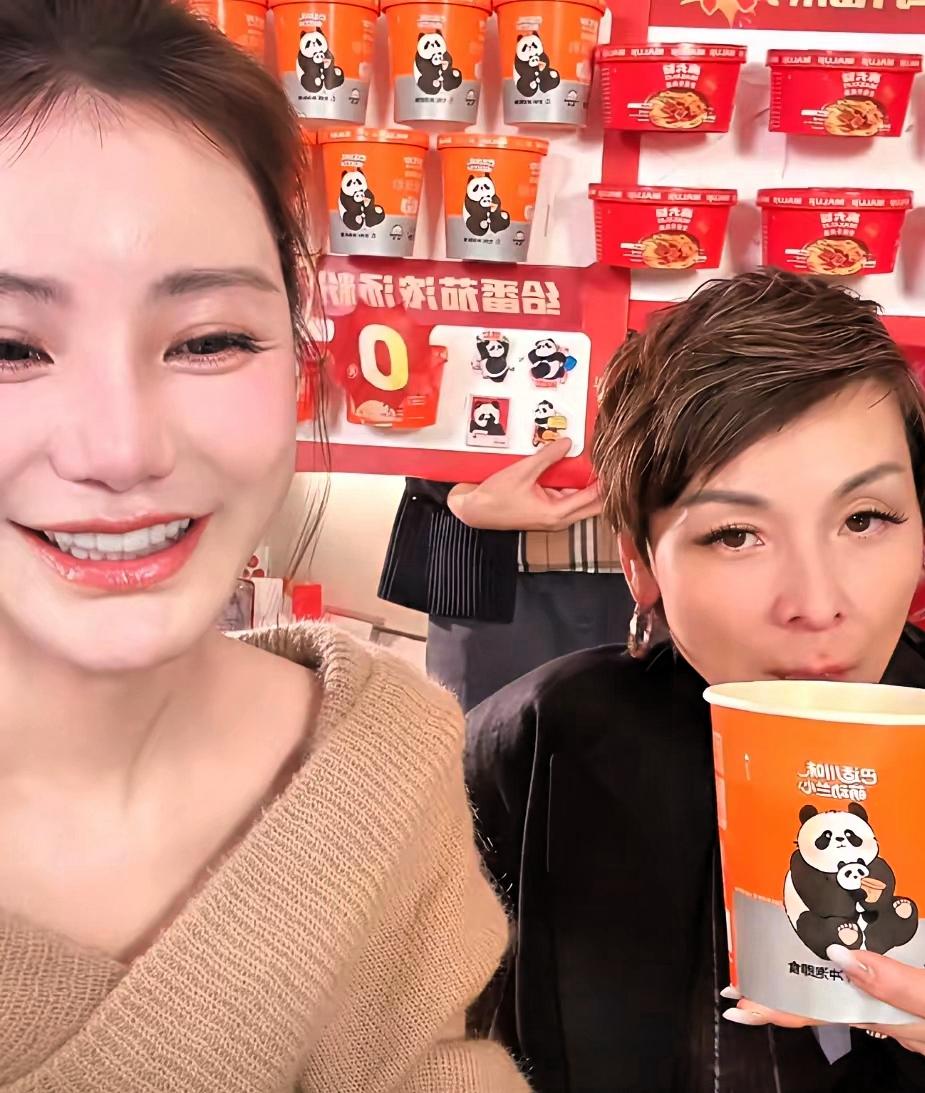 谁能料到直播间一场同框，让不少网友看清筱梅和洋洋总的真实相处状态！近日有网友留意