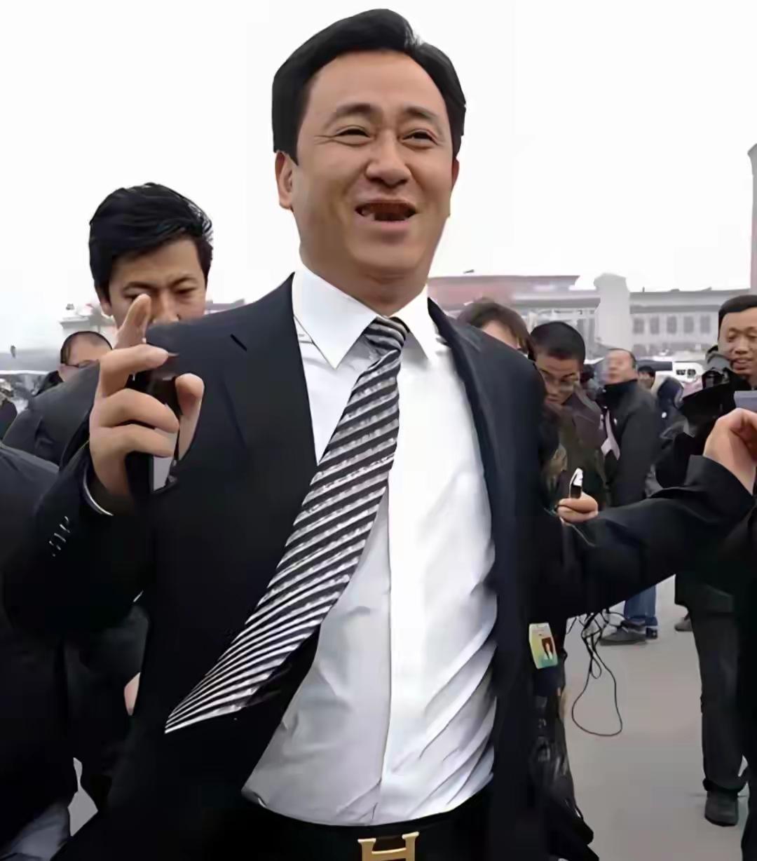 钱程可能是恒大一众高管中最识时务的人之一，恒大暴雷后钱程积极主动配合调查，坦白从