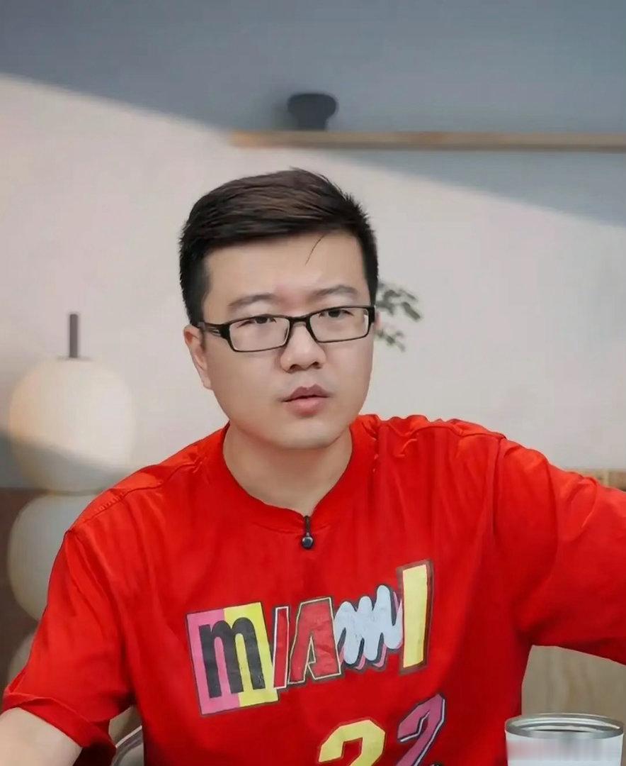 莱维说，这次萨格勒布常规挑战赛，黄友政是国乒男队这次重点考察的对象。黄友政如果你