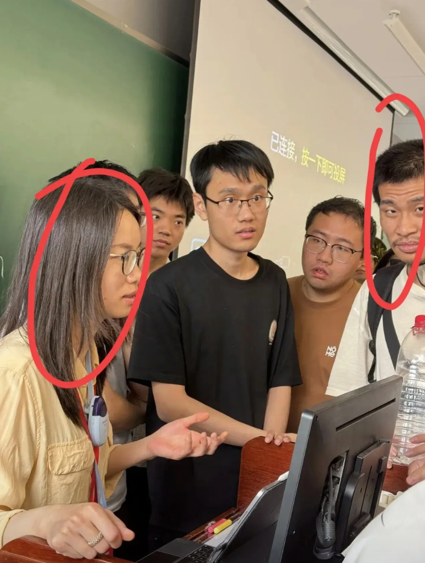 韦神为了这同34岁的女子，连续三天现身，像好学的大学生！她就是本也是北大毕业的虹