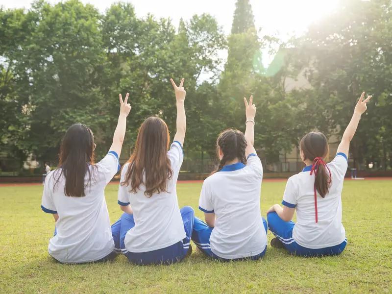 唉，班主任的活越来越不好干了。今年秋季学期开学后，班主任又加了一个活，学生放学回