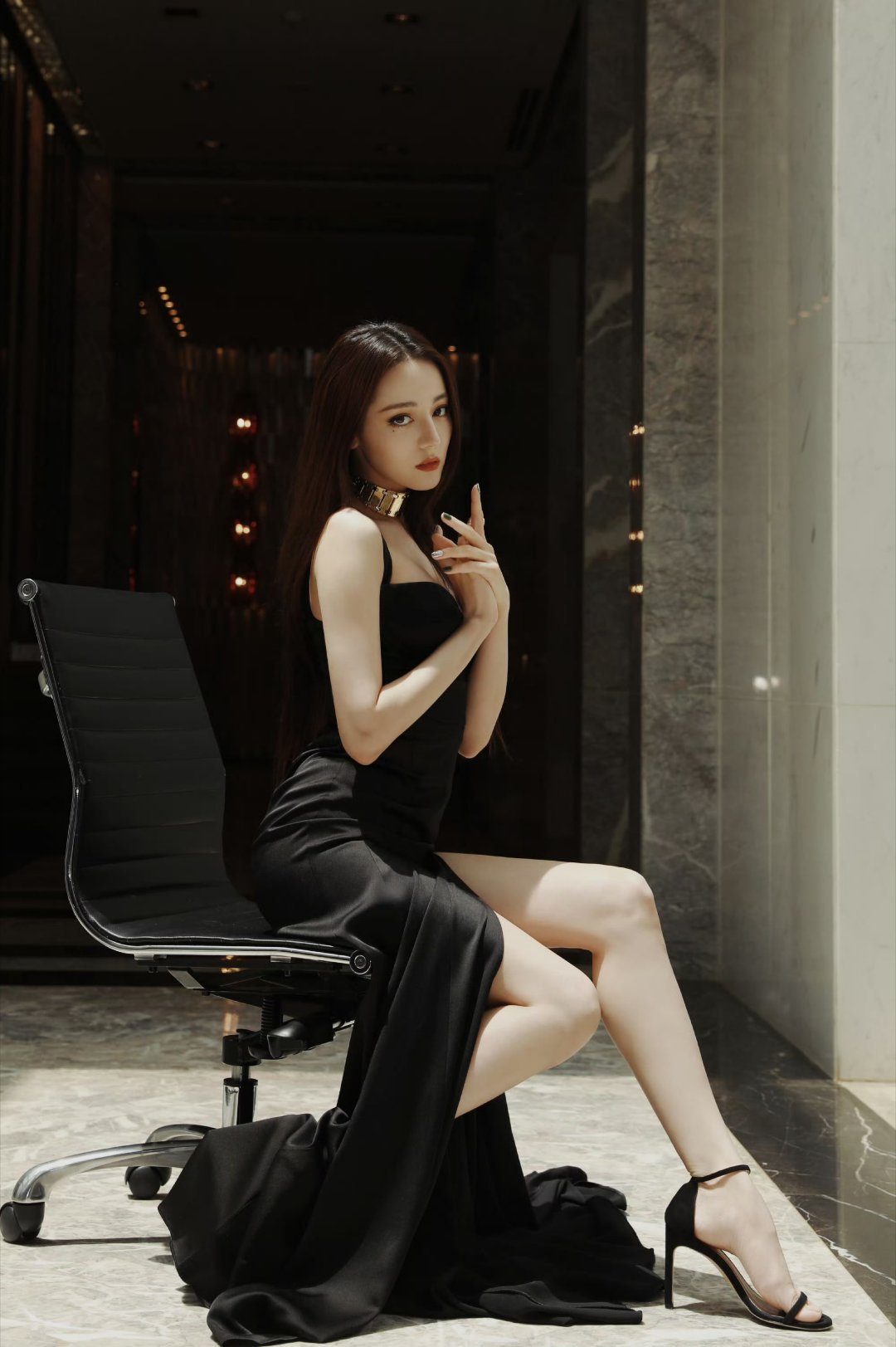 热巴脖子带的什么