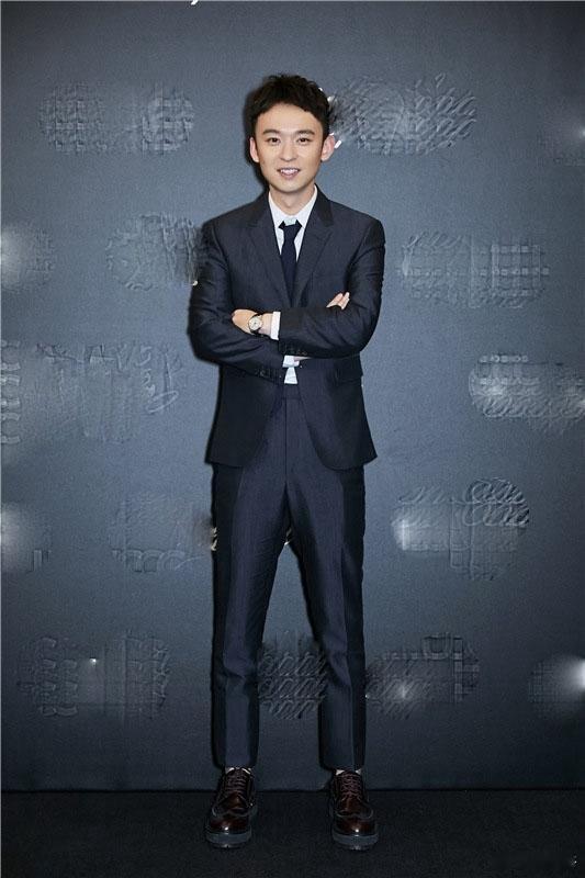 微博电影之夜这波演员“公开求职”也太心酸了•董子健：领奖台直接官宣“最近很空”