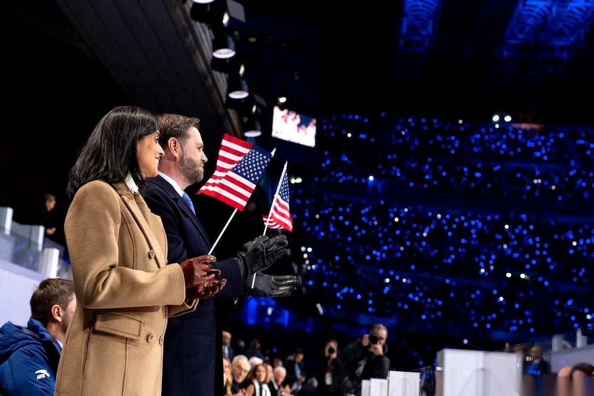 米兰冬奥会开幕式，镜头刚切到美国副总统万斯，全场65000人，嘘声瞬间炸了。前