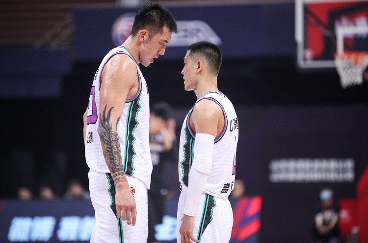 鲁媒: 站直了, 别趴下! 明晚再战北控高速男篮复仇先要端正态度