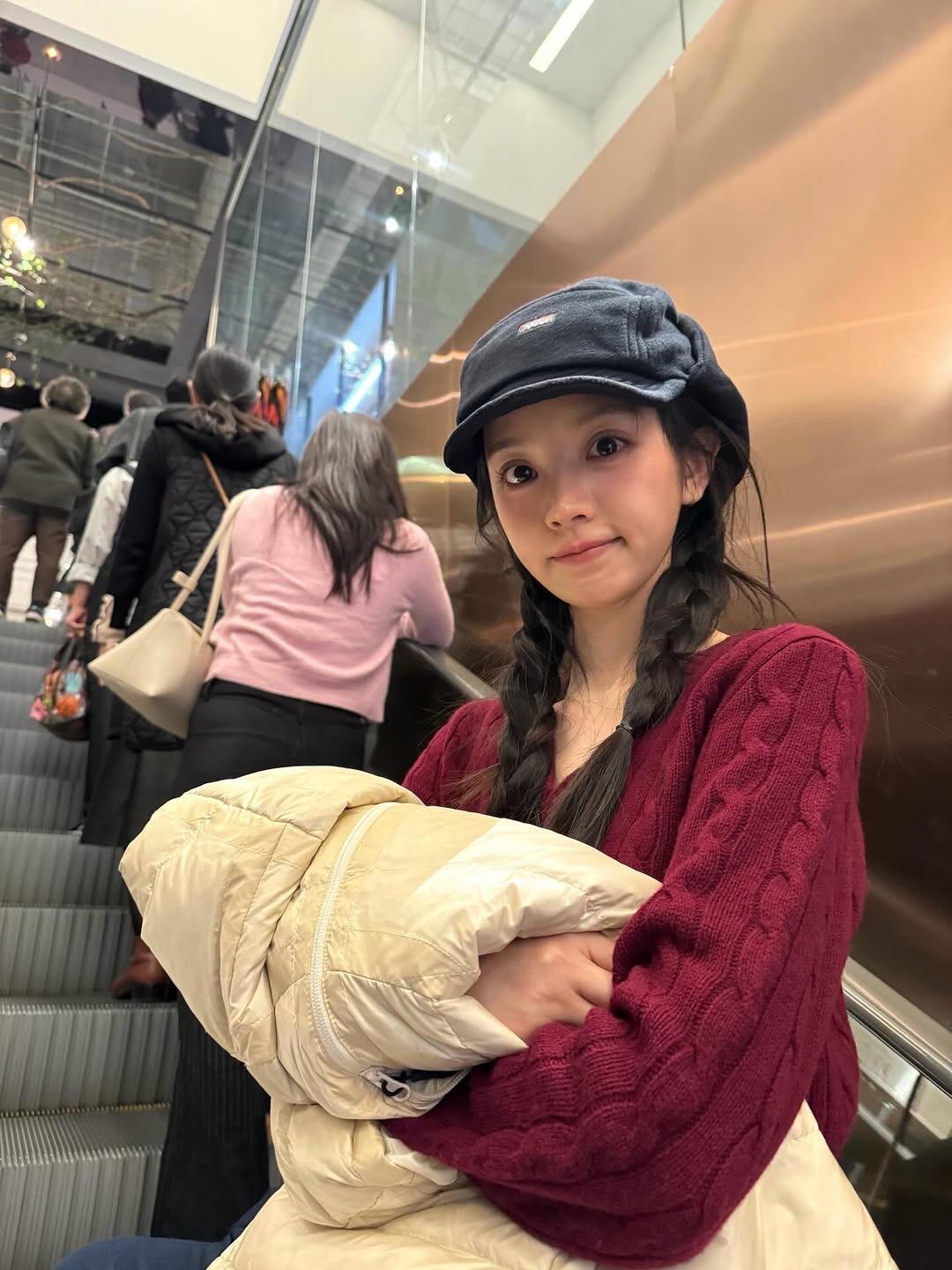 田曦薇韩国旅游，ins更新，这也好吃那也好吃、