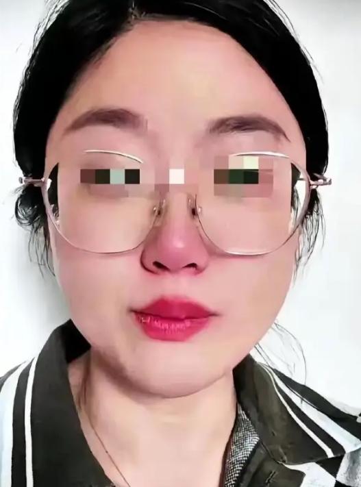 大快人心！山东女子被丈夫锁屋囚禁殴打三天，邻居报警，婆婆暴怒当场抽打儿子。