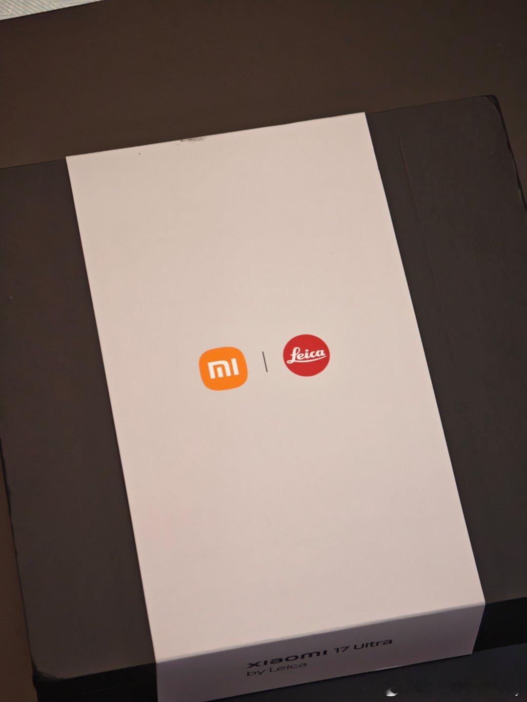 我叔从12Su开始就是小米用户，也是个摄影爱好者，最早尼康D200就在用了，