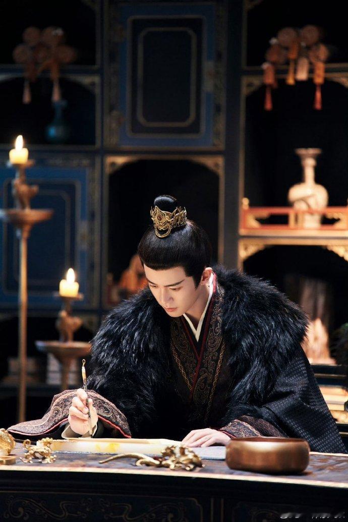 从权谋到唱歌，萧家人把全能写在脸上，萧敬腾一开口，满脑子都是萧焕摇晃红酒杯的样子