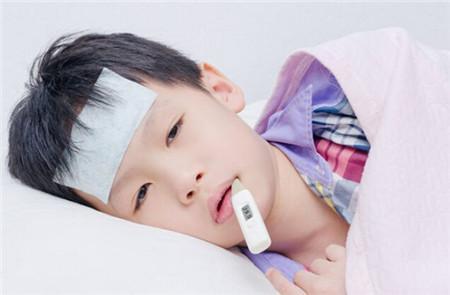 孩子夜里反复发烧, 新手父母该怎么办? 千万避免这3大误区