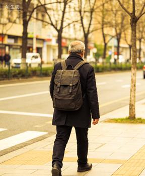 房价还能跌到3000块一平吗？这数字在朋友圈传得比菜价还勤，可我问了老家县城