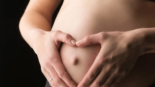 宝宝刚出生时, 娘家带着人把婆家给砸了