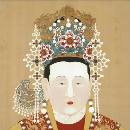 1425年，朱高炽临终前对张皇后说：“我要5个后妃陪葬。”张皇后点头表示明白，转