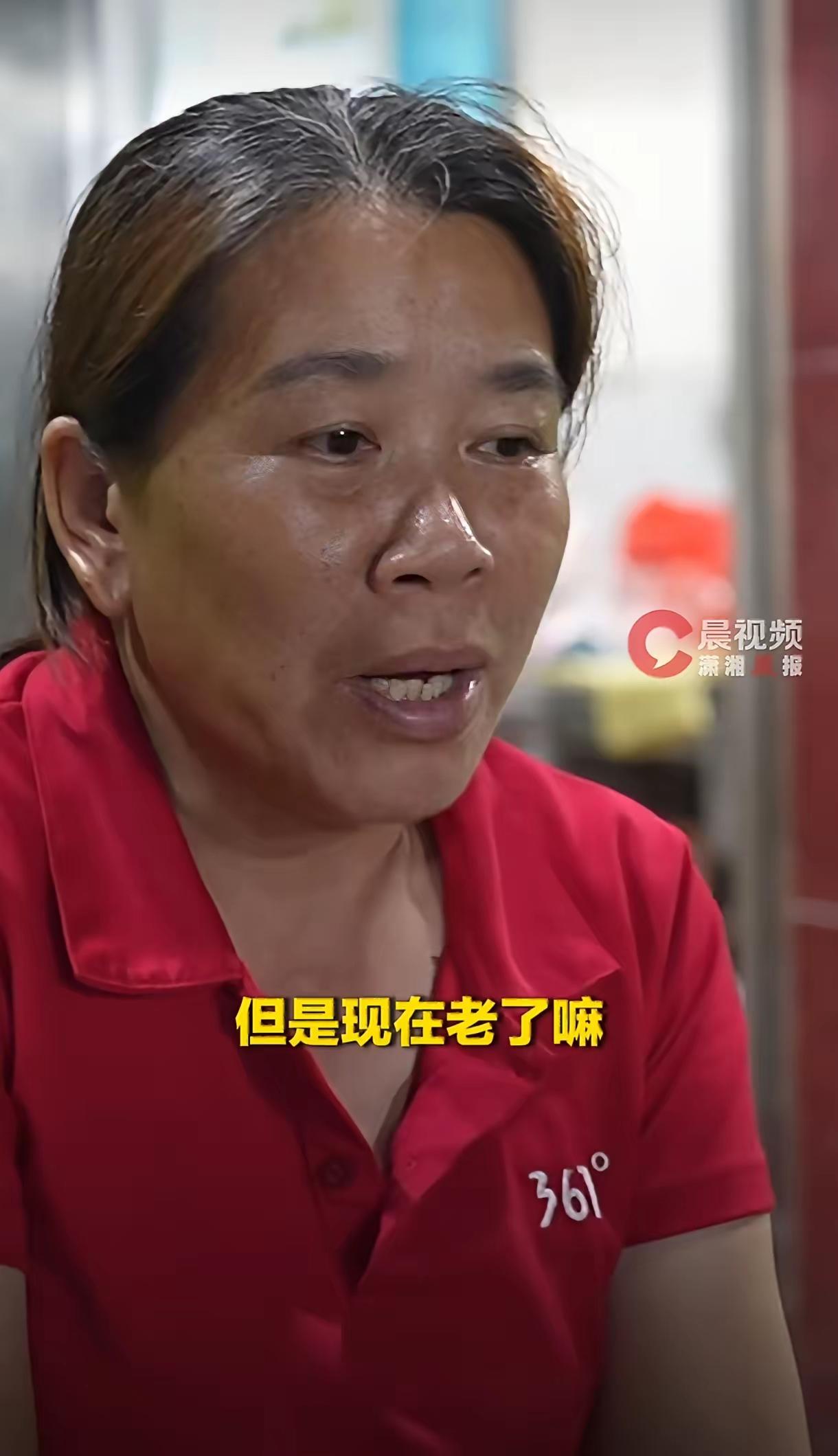 顺德莫氏鸡煲爆火，61岁老板娘一句话道尽半生心酸与人间清醒佛山顺德莫氏鸡煲