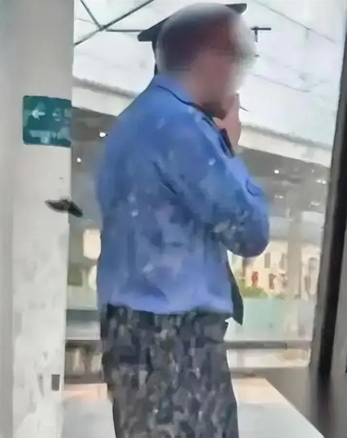 拍列车员抽烟反手就曝光我看完只觉得可笑，这根本不是什么正义感爆棚，就是明