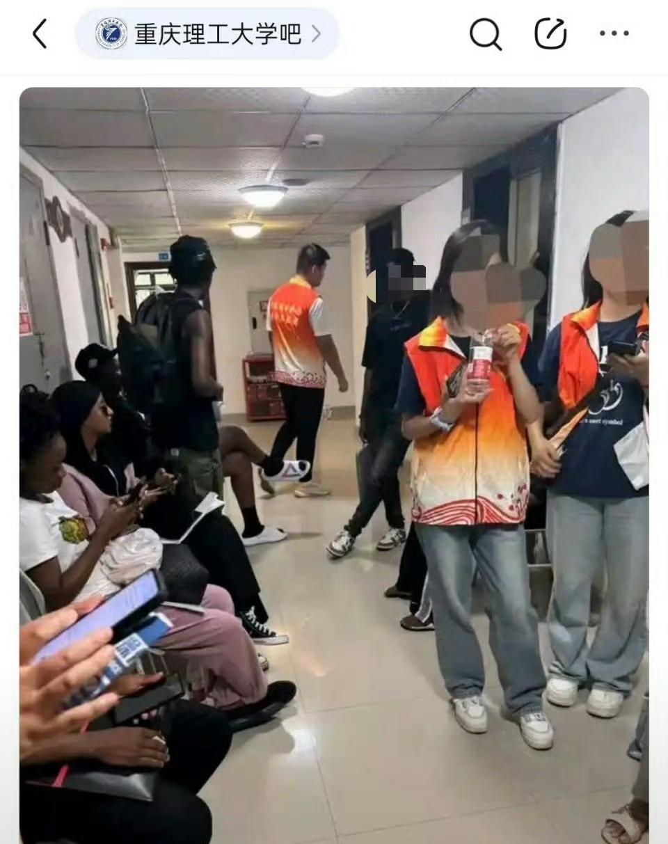 “女生宿舍，男生勿入”的牌子还明晃晃挂在门口，23名黑人男留学生却拖着行李箱住进