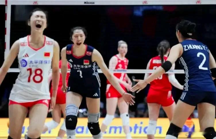 中国女排对法国队，小将王奥芊首秀，陈厚羽董禹含低迷。球员个人得分情况统计：1、