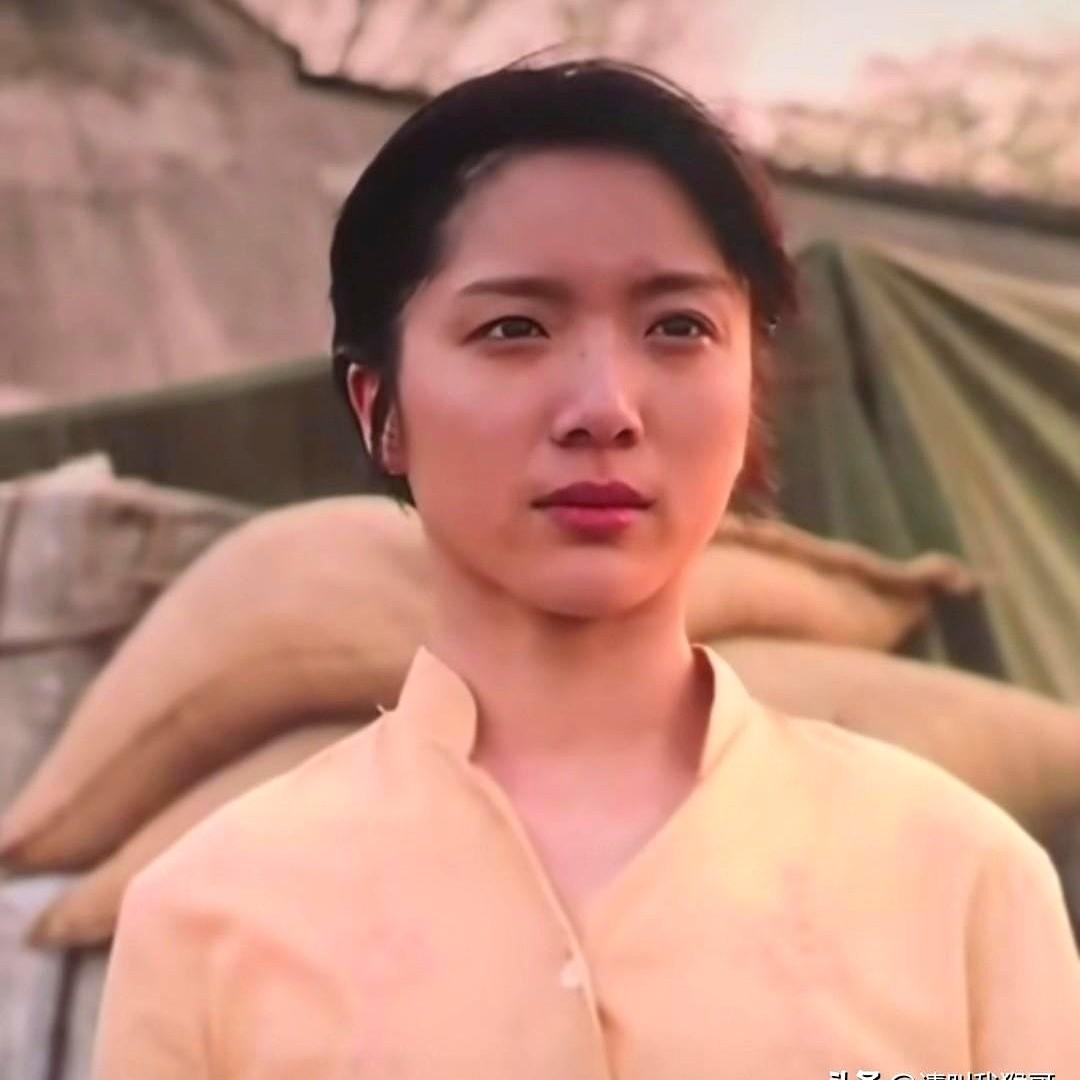 一句话没说，就让全网破防。一个素人演员，凭什么把离别演到“封神”？码头上，船