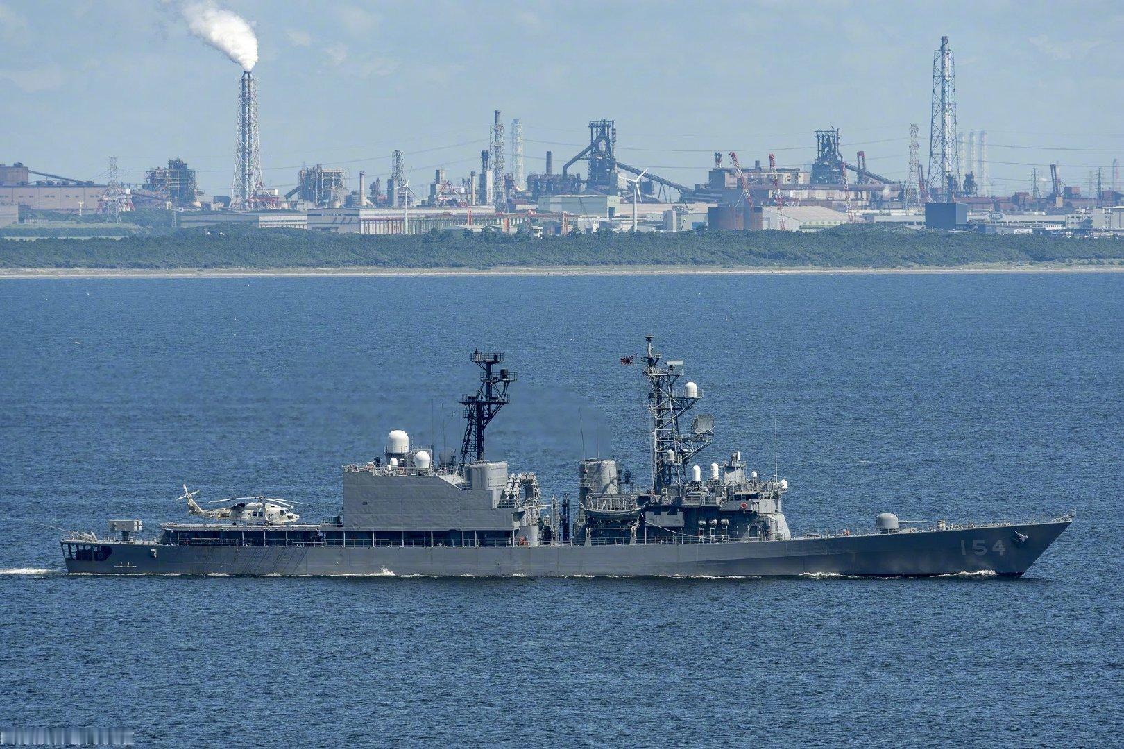 #中外舰闻#海自DD-154“天雾”号驱逐舰从横须贺出发前往训练海域。​