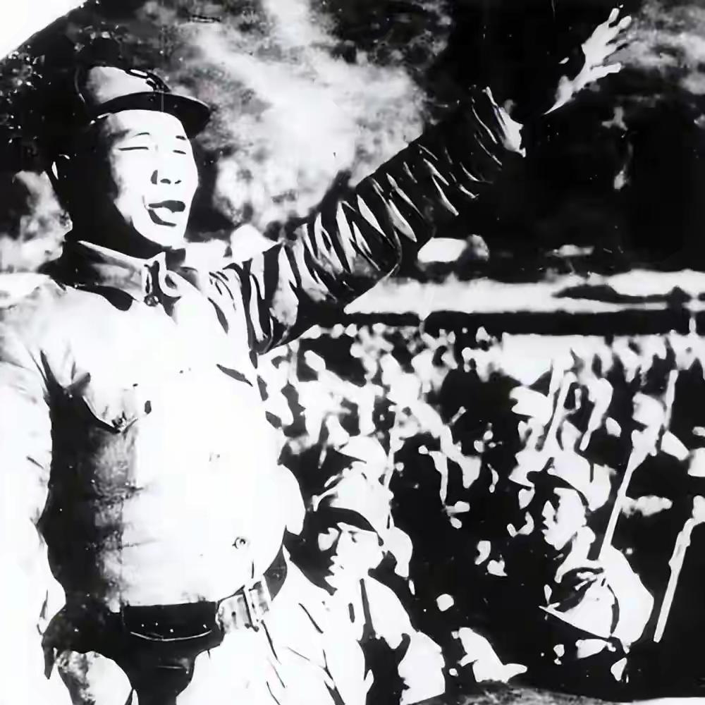 日军山顶据点死守，八路军5天攻不下，村妇递来陶罐：送他们归西…那是1943