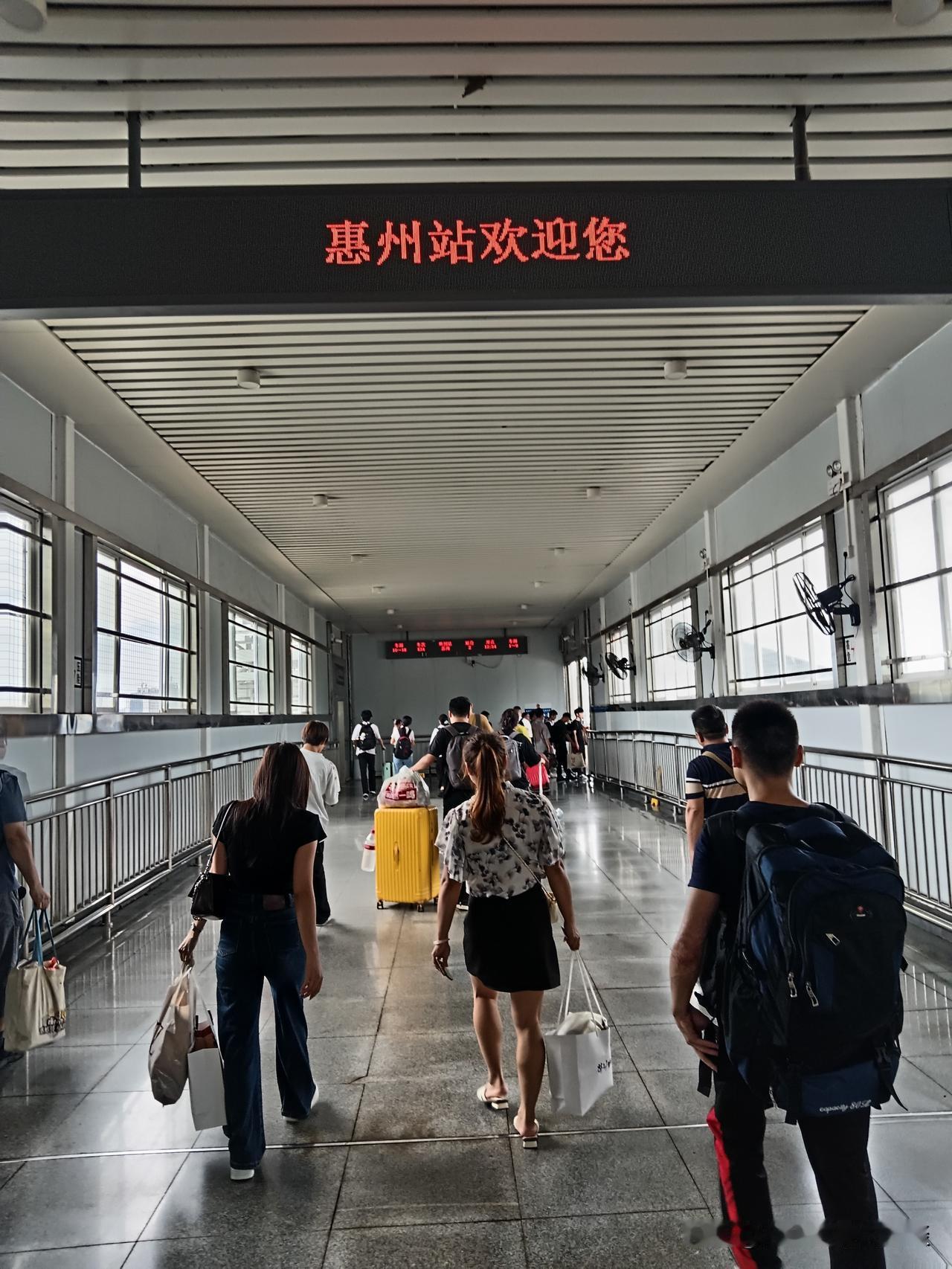 惠州的高铁和城轨票价高，普铁还是很多人坐！惠州目前去广州除了大巴，还有高铁、