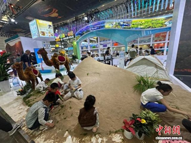 特写: 中国第七大沙漠“空降”十三朝古都