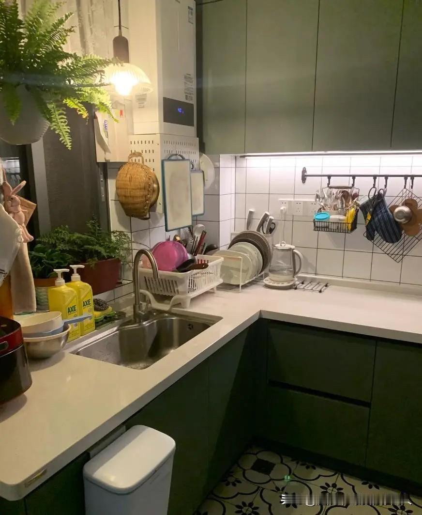 我有一个毛病，有没有和我一样的？每次在家做完饭，把炒好的菜都端到餐桌上后，我