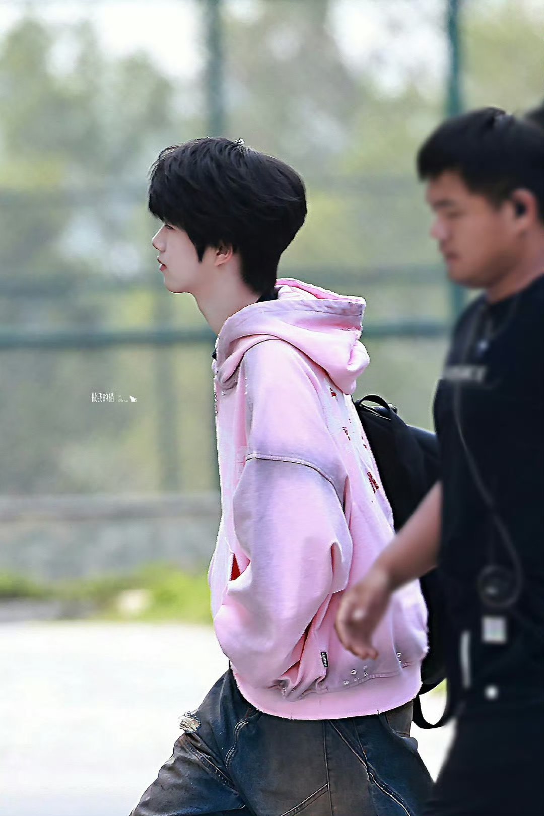 张函瑞粉色卫衣最最最适合粉色的小咪