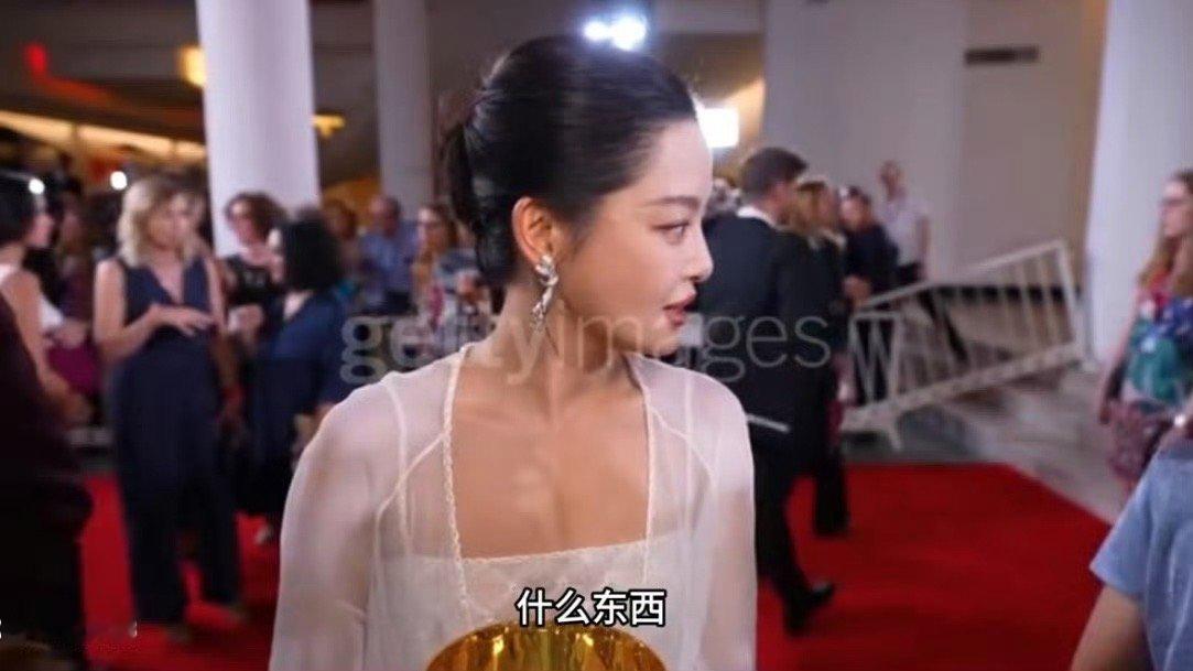 辛芷蕾听完英文提问的反应姐姐还是一如既往的接地气哈哈哈哈哈哈哈哈哈哈哈哈还哈